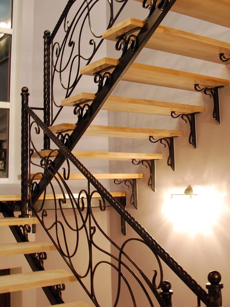 П-образная лестница с площадкой и поворотом с ограждением в стиле модерн, вид сбоку